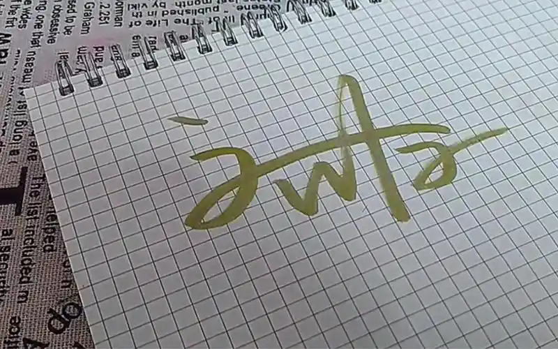 刘耀文签名好像是团里面我觉得简单的