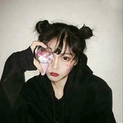 2021最新款双丸子头的女生头像
