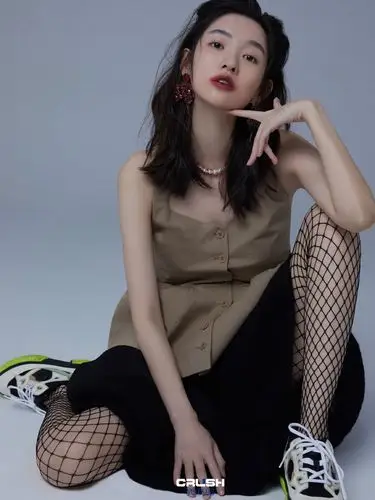 简介:王玉雯最新时尚杂志写真大片,分享一组王玉雯图片给大家,图中的