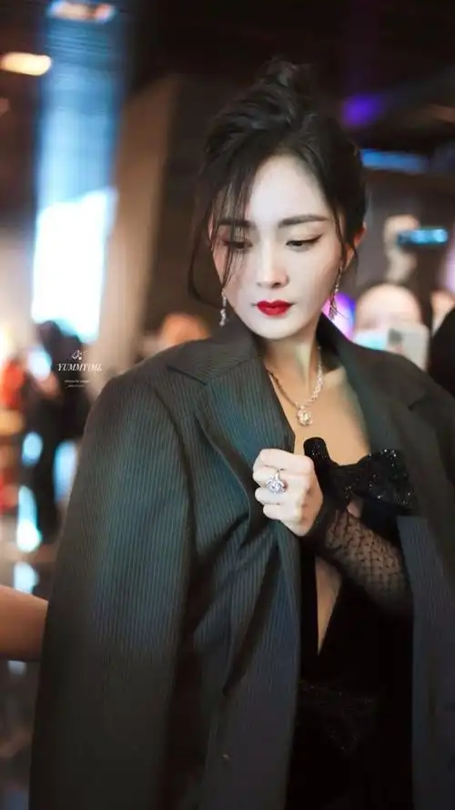 【饭拍】20210607 | 杨幂腾讯拾光盛典上班 | #杨幂黑纱细闪星光裙