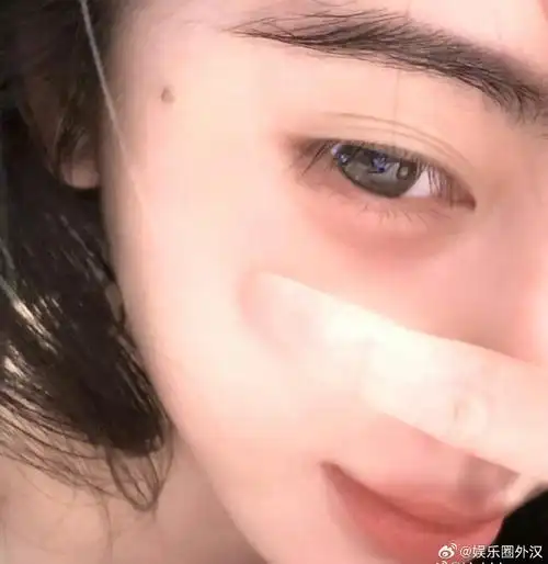 鞠婧祎素颜怼脸##鞠婧祎晒素颜自拍