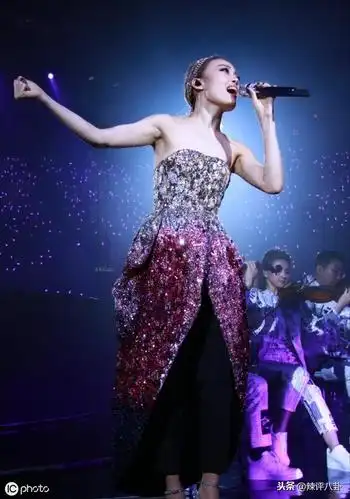 天后容祖儿演唱会香港开唱交通堵塞设备故障难挡敬业热情