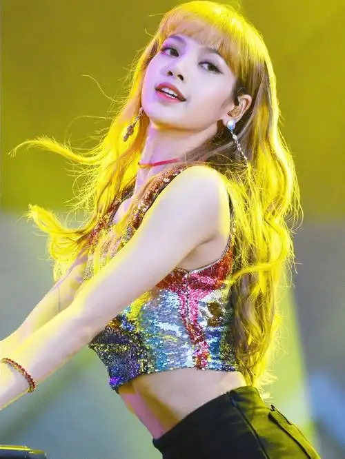 999999在舞台上闪闪发光9215lisa新闻说感染了新冠,希望