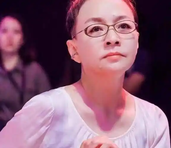 宋丹丹穿着朴素逛街,买的东西都大牌,网友:有钱就是任性_什么_小品