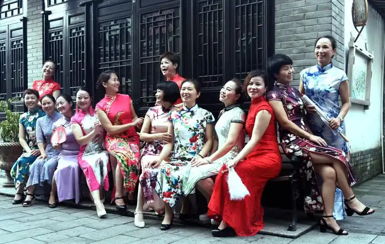 中元节 旗袍队欢聚在金山嘴渔村(群体) - 美篇