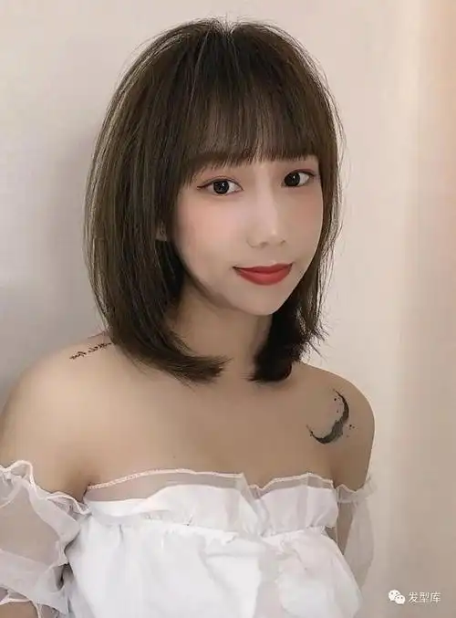 2021流行"春风初恋锁骨发"