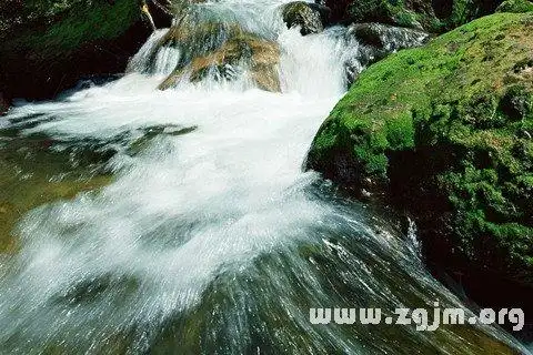 梦见水流,梦到水流是什么意思,做梦梦见水流好不好 - 周公解梦