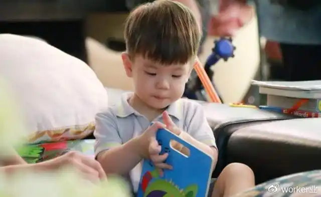 嗯哼小时候单眼皮为啥长大后就变成了双眼皮3个原因道出真相