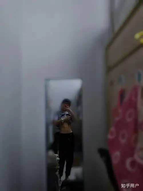 00后有腹肌是什么感受?