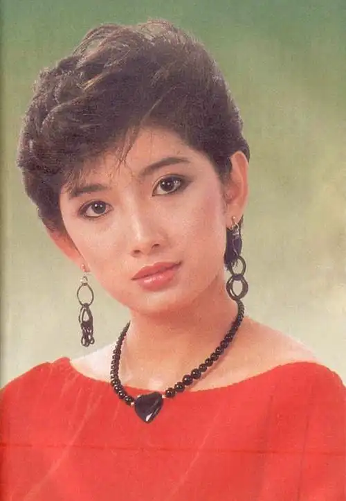 长大后做演员,结婚,一切正好时她患上了严重的抑郁症.