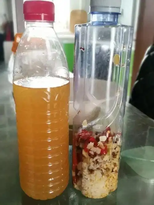 就是集合辣椒,花椒,大蒜,生姜,白醋为一体的混合香辣水