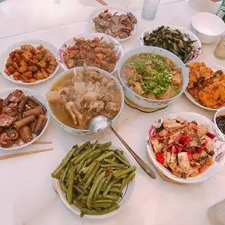 炸鱼 #四季豆 #猪舌头 #猪尾巴 #酥肉 #炒鸡肉 #家常菜 #重庆 #一桌