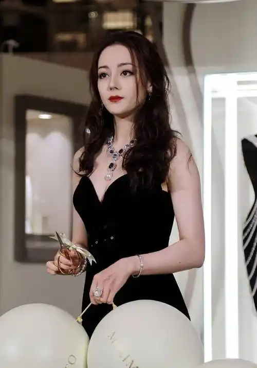 原创热巴黑色天鹅礼服宛如尊贵的女王殿下快来拜见女王