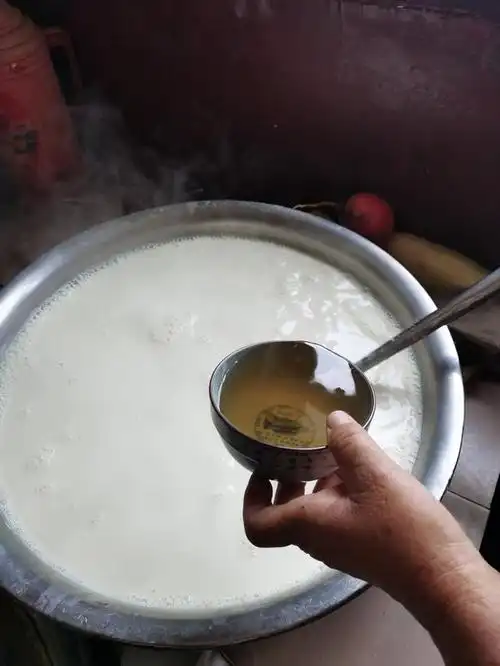 点豆腐的卤水是怎么做成的(纯手工卤水点豆腐)(5)