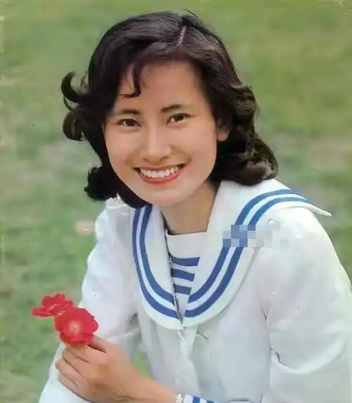 80年代当红女星陈燕华巅峰时息影生子如今过得怎么样了