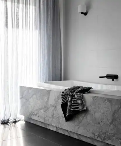 大理石在浴室中的应用_浴缸