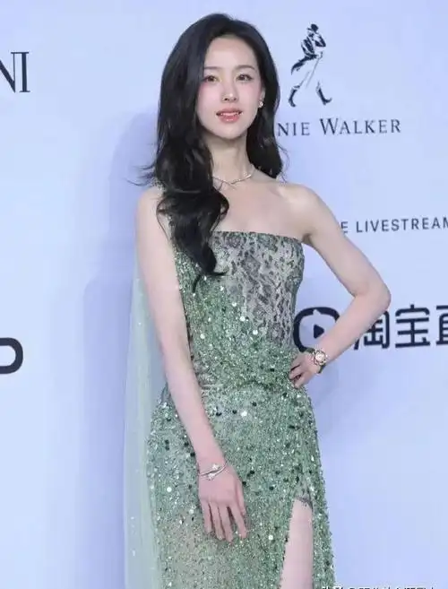 gq这一夜:毛晓彤鼻子怪,谢娜满脸油光,景甜赢了董洁