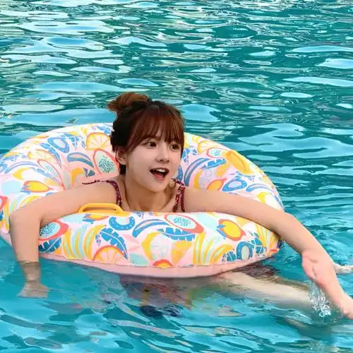 头像感泳池拍照