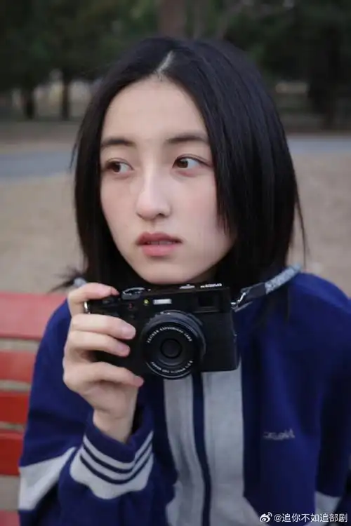 张子枫校园风##张子枫拍照像故事感纪录片