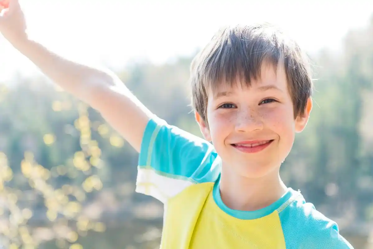 让孩子学会微笑,跟争高分一样重要 社会是一群群的