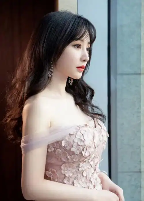 内娱女神柳岩身材无敌豪乳长腿让众星望尘莫及