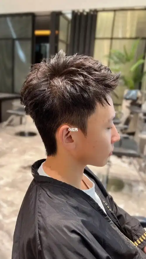 今天这个发型清爽又干净【纹理短碎盖】真的是新潮!