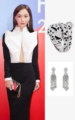 2015上海电影节,张梓琳佩戴卡地亚巴黎新浪潮系列耳环和卡地亚兰花