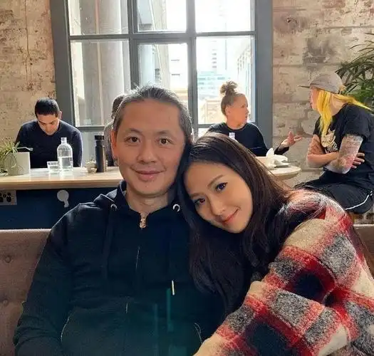 当年在一起时,二人还都是小鲜肉.