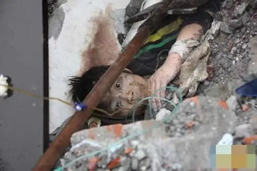 主题:!看完此贴 !1请中国人默哀1分钟.