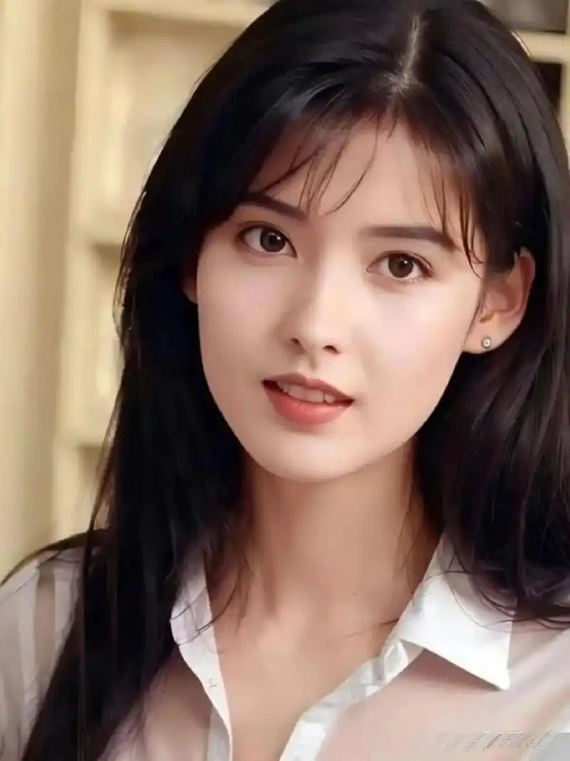 周慧敏是九十年代香港男人心中一个清纯的梦