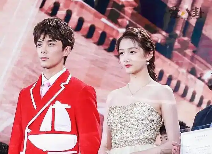 【维看】关晓彤吴磊关系为何这么好 2人友谊是如何开始的