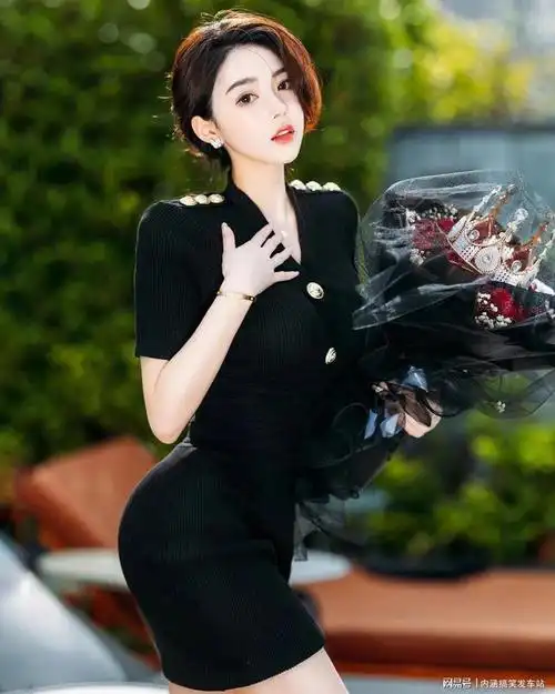 今日养眼美女95后女神小青蛙360无死角标致脸蛋白皙皮肤