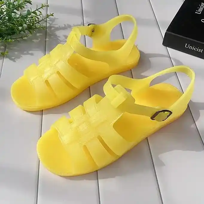 可以看看小时候你们穿的鞋子吗.#水晶凉鞋90后 #哎呦喂你鞋 - 抖音