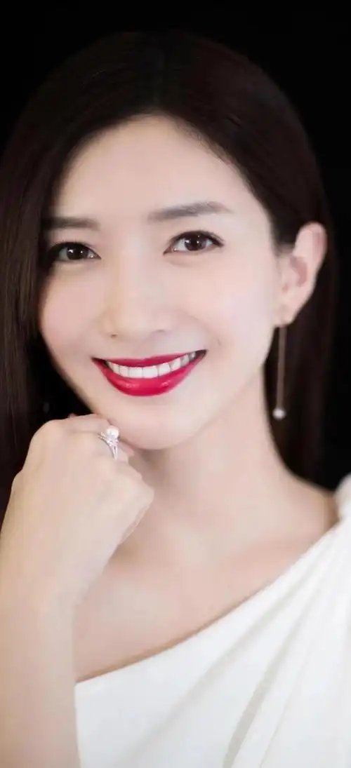 美女明星高清大头图,肌肤太好了,白白嫩嫩|王鸥|江疏影|金晨_网易订阅