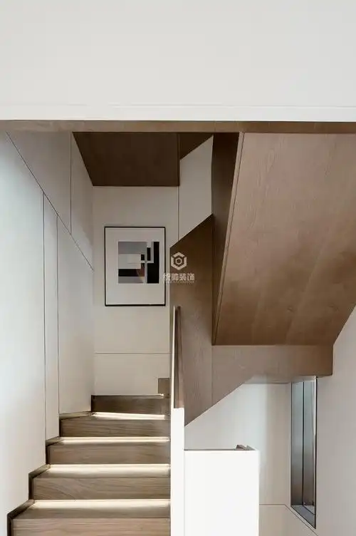 嘉定区首创旭辉城185平现代简约楼梯间装修效果图
