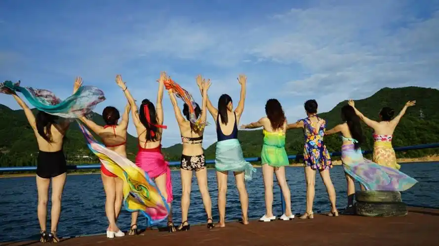 鹿田水库泳装秀