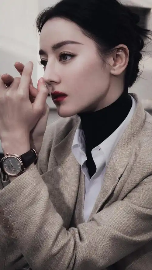 迪丽热巴 酷帅十足