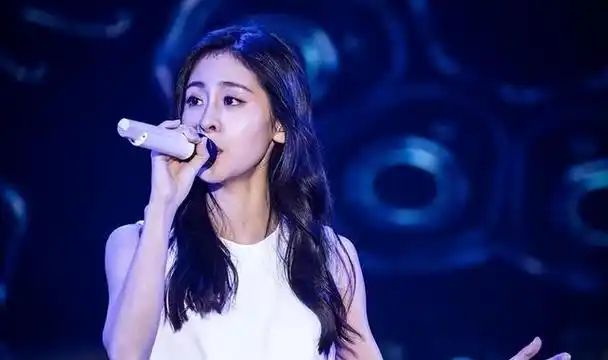 被经纪公司排挤,与华晨宇"生子风波"后,张碧晨如今怎样了?