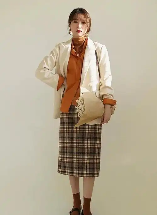 2021年春天流行的毛呢小西装下装这样搭配很时髦有韩范