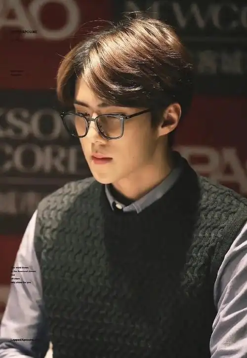 【推】求推荐戴眼镜好看的男爱豆戴上眼镜后多了一份魅力,风格随时