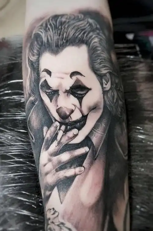 小丑写实纹身图片_手臂欧美写实纹身图案