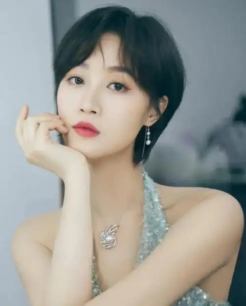 青春靓丽的蓝盈莹甜美可爱楚楚动人的写真照