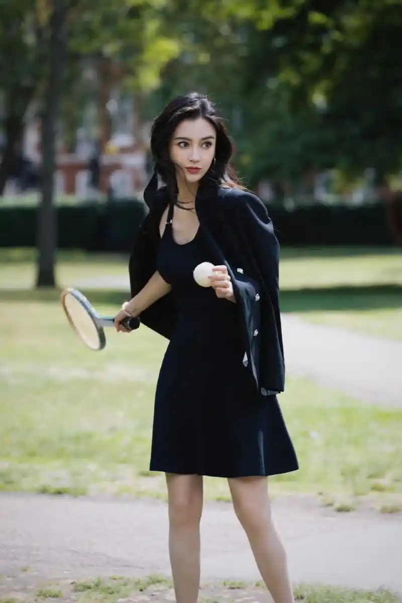 穿搭一变,气质也变了 黑金77红唇,美的好耀眼 angelababy 这张"为国