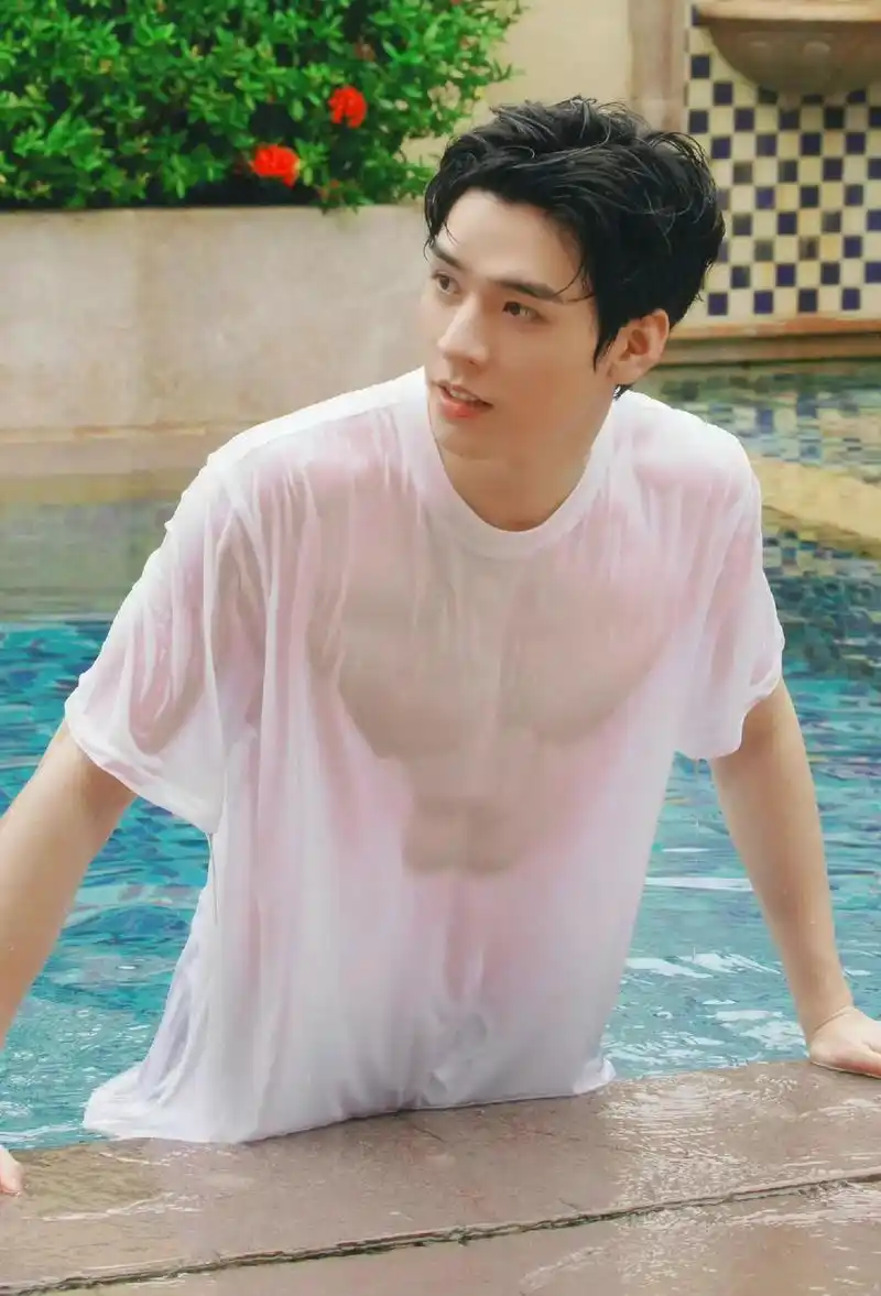 中秋快乐加倍!#龚俊 #颜值 ##这谁顶得住啊 #腹肌 #龚 - 抖音