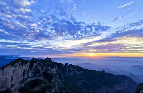 《王莽岭日出》 ·郑曙光(汽运公司)