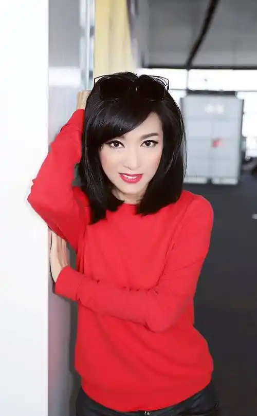 米雪也承认照片有修过,但是