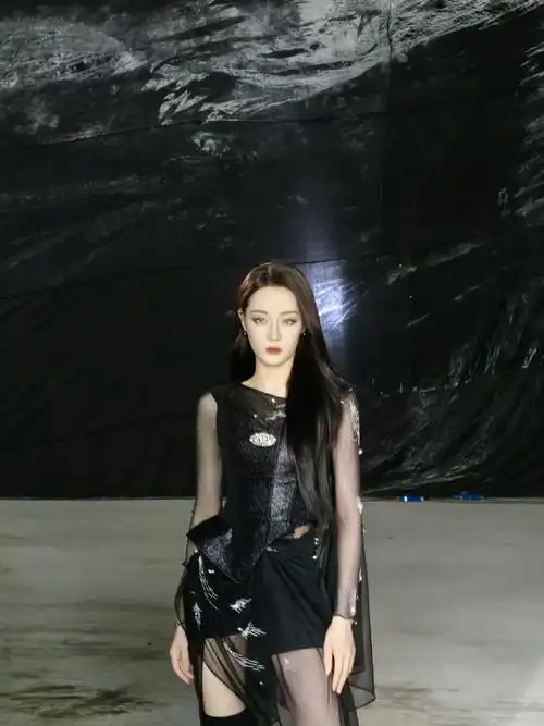 迪丽热巴独家对镜自拍##迪丽热巴mv片场照