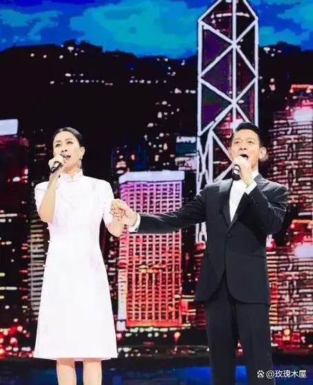 那英 刘德华合唱《东方之珠》第六首《东方之珠》"小河弯弯向南流,流