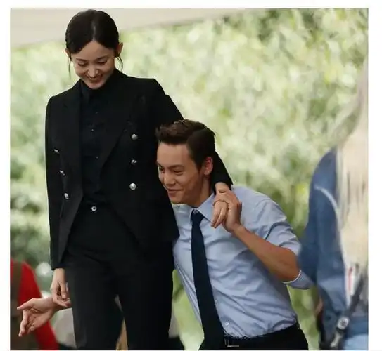 风暴舞首播槽点多剧情悬浮角色人设浮夸陈伟霆配音不贴脸