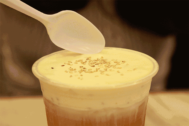 你可以试试请我喝杯奶茶呀~ () 其实也没什么特别的 如果非要用一个字